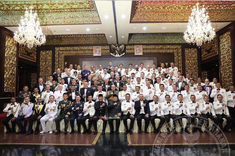 Kementerian Pertahanan menyelenggarakan acara Defence Attache Dinner 2020 sebagai salah satu langkah untuk mempererat dan meningkatkan meningkatkan hubungan kerja sama Indonesia dengan negara?negara sahabat, khususnya kerjasama dalam bidang pertahanan. Acara itu digelar di Kantor Kementerian Pertahanan RI, Jakarta, Kamis (20/2/2020).  