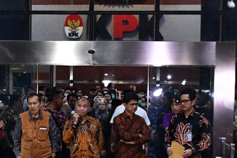 Penyerahan Mandat, Kegelisahan KPK, dan Menanti Langkah Jokowi...