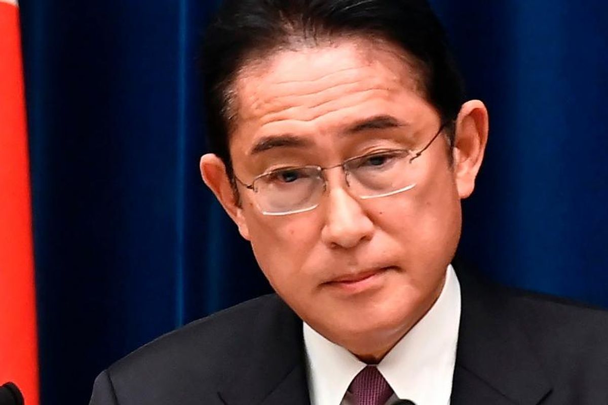 Perdana Menteri Jepang Fumio Kishida mengatakan, rudal balistik yang diduga ditembakkan dari Korea Utara diyakini telah mendarat di dalam zona ekonomi eksklusif (ZEE) Jepang pada Sabtu (18/2/2023). Pada Senin (20/2/2023), Kishida berucap Jepang akan menawarkan dukungan finansial baru kepada Ukraina senilai 5,5 miliar dollar AS atau sekitar Rp83,3 triliun.