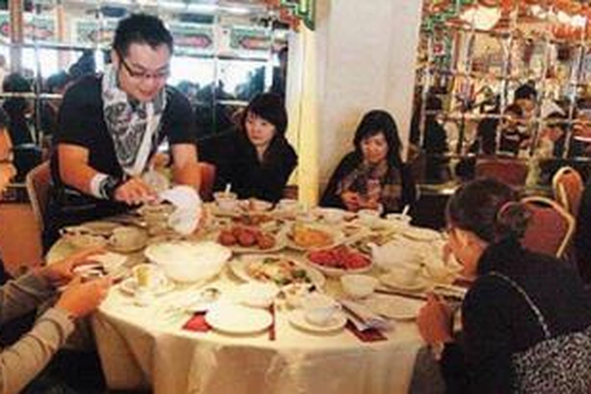 Jumbo Floating Restaurant di Pelabuhan Aberdeen, Hongkong, menawarkan masakan laut khas tradisional Canton.
