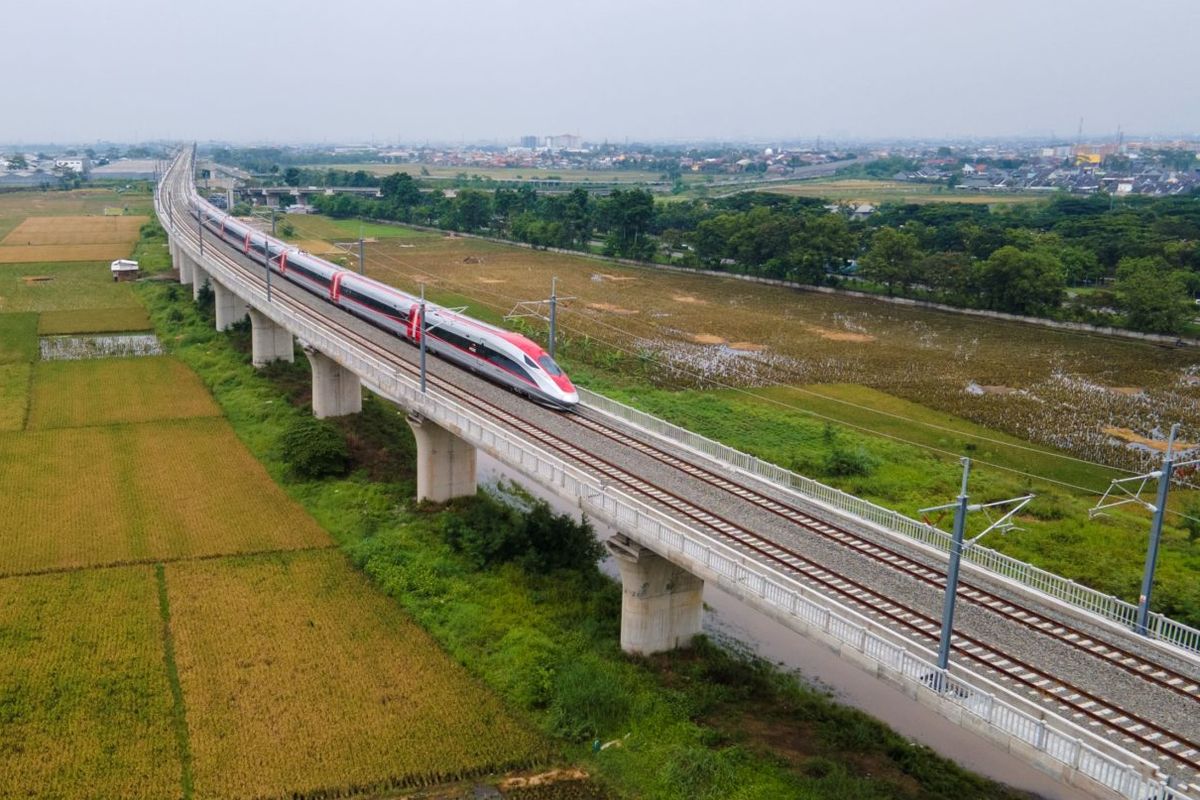 Kereta Cepat Jakarta-Bandung (KCJB).