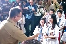 Bisa Jawab Pertanyaan, Siswi Ini Dapat Cokelat dari Anies