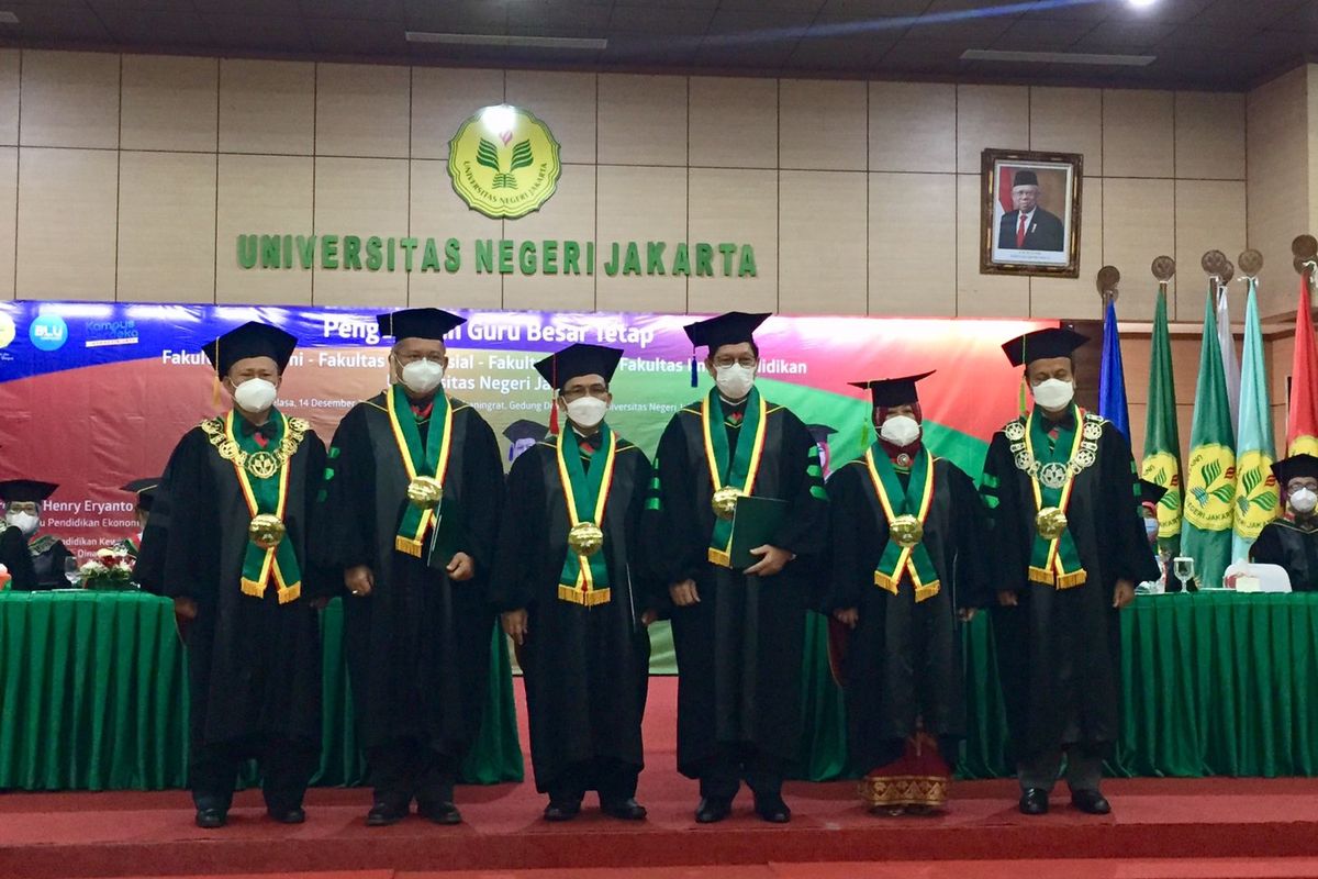 Universitas Negeri Jakarta (UNJ) kembali mengukuhkan guru besar kali ini berasal dari Fakultas Ekonomi (FE), Fakultas Ilmu Sosial (FIS), Fakultas Teknik (FT), Fakultas Ilmu Pendidikan (FIP) pada 14 Desember 2021.