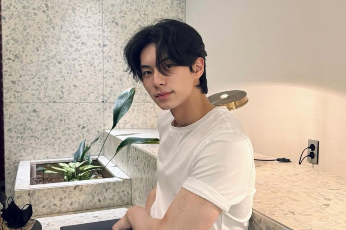 Aktor Lee Chae Min dikabarkan menggantikan Park Sung Hoon membintangi drama terbaru, The Tyrant's Chef, bersama YoonA.