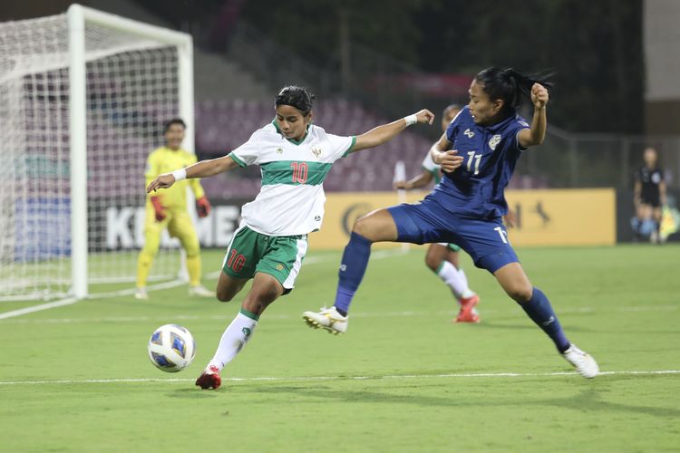 Aksi Rani Mulyasari pada pertandingan Grup B Piala Asia Wanita 2022 timnas putri Indonesia vs Thailand di D Y Patil Sports Stadium, Senin (24/1/2022) malam WIB.