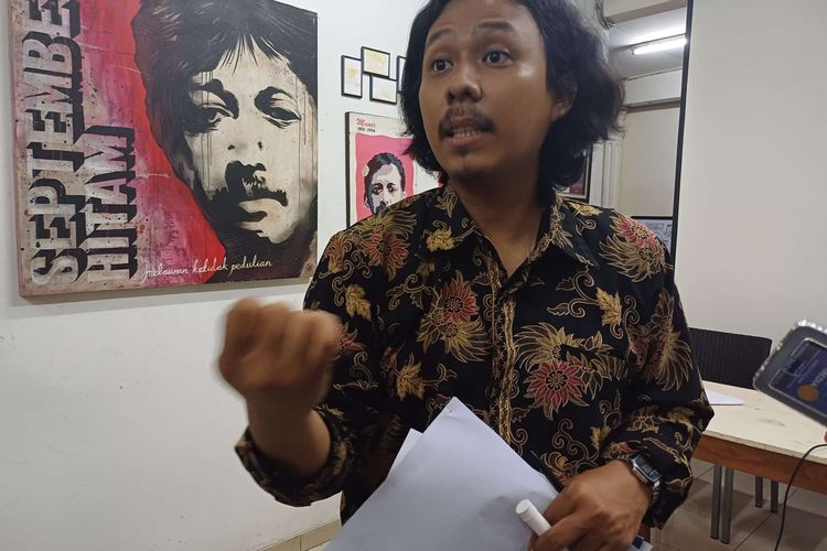 Koordinator Kontras Dimas Bagus Arya saat ditemui di Kantor Kontras, Kwitang, Jakarta Pusat, Senin (4/3/2024).