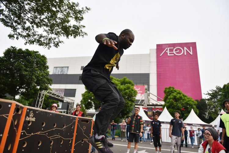 Ajang Brick Parkour Asian Tour 2023 telah berlangsung di AEON Mall BSD City, 12-13 Agustus. Event dalam naungan Federasi Gymnastics International (FIG) dan Persatuan Gymnastics Asia (AGU) ini mendapat antusias dari ratusan peserta parkour Tanah Air.