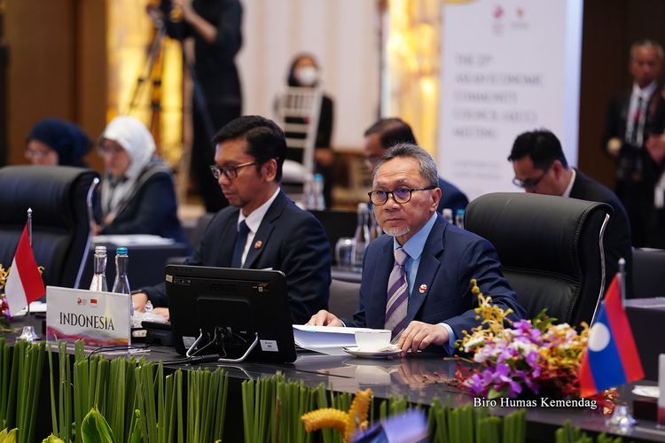 Dalam Pertemuan MEA di Jakarta, Zulkifli Hasan menjadi pemimpin Delegasi Indonesia untuk bahas prioritas ekonomi