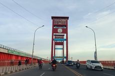 Diduga Hendak Bunuh Diri, Pria Paruh Baya Nekat Lompat dari Jembatan Ampera
