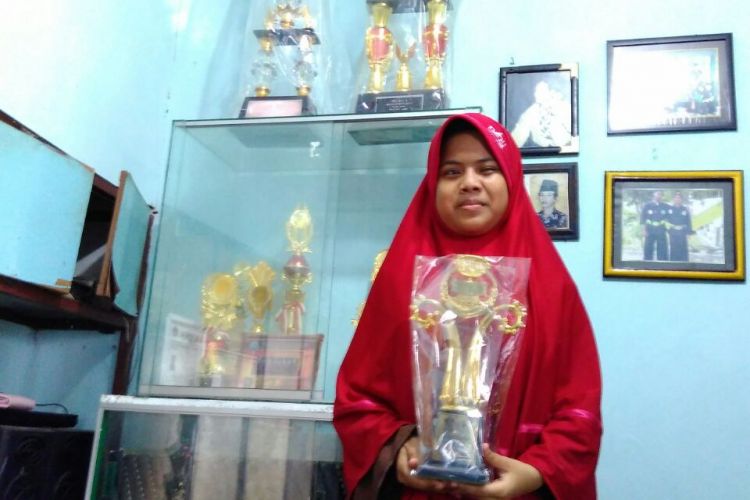 Ayu Fajar Lestari, gadis tuna netra yang hafal Alquran 30 juz sejak masih duduk di bangku sekolah dasar.