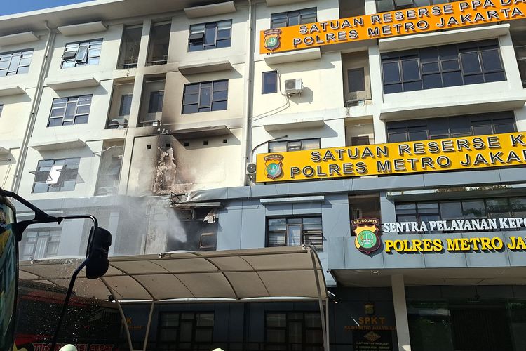 Gedung Satreskrim Polres Jakbar Terbakar