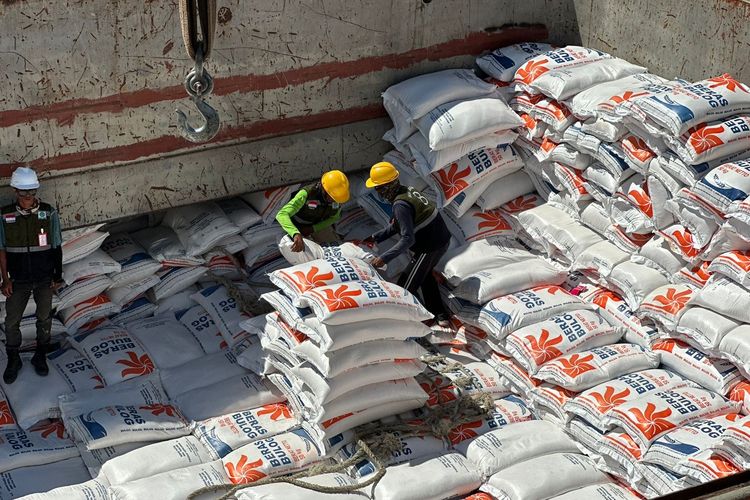 Pemerintah memutuskan untuk mengimpor 1,6 juta ton beras guna memenuhi kebutuhan domestik akibat mundurnya masa panen selama dua bulan.
