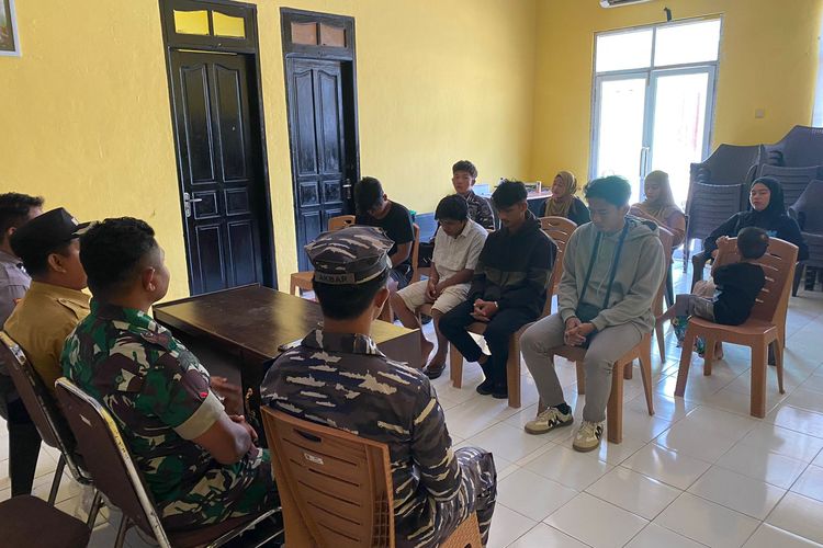 Mahasiswa Unmul Tunggangi Penyu saat KKN di Derawan, Ini Kata Pihak Kampus