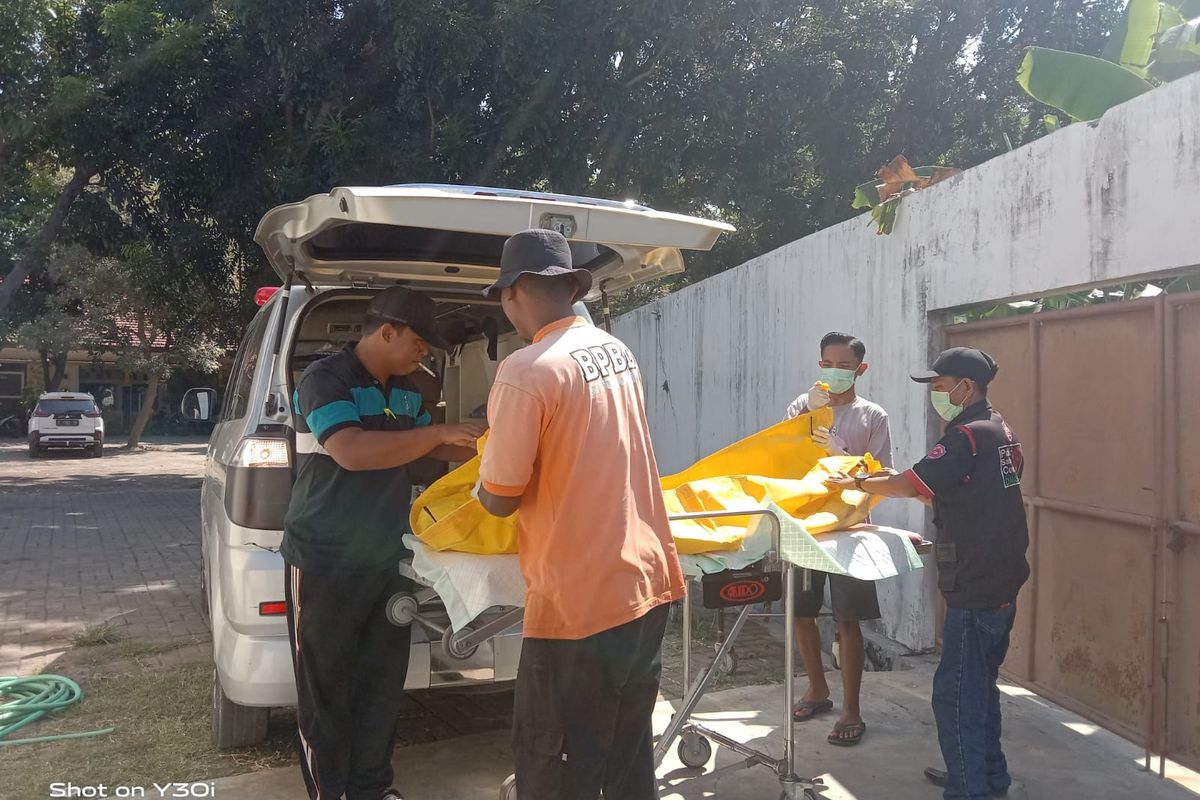 Foto: Jasad perempuam tanpa identitas ditemukan di Muara Sungai Desa Sumberwaru, Kecamatan Banyuputih, Kabupaten Situbondo.