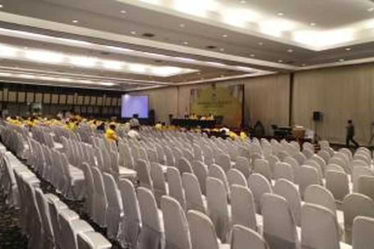 Suasana sidang parpurna Munas IX Partai Golkar di Hotel Mercure, Ancol, Jakarta, Sabtu (6/12/2014) terlihat lengang dengan hanya puluhan orang saja yang terlihat hadir. Munas ini digelar kubu presidium penyelamat Partai Golkar yang dipimpin Agung Laksono.