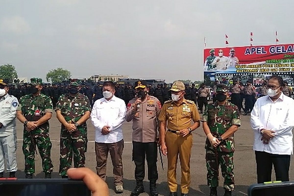 Kapolda Sumut, Irjen Pol RZ Panca Putra Simanjuntak usai Apel Gelar Pasukan dalam rangka Operasi Ketupat Toba 2022 di Lanud Soewondo, Medan pada Jumat (22/4/2022) siang. Namun demikian, Panca belum merinci siapa saja 7 orang tersebut.