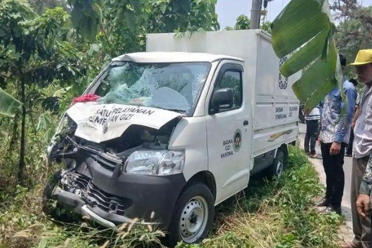 Mobil SPPG Tabrak Motor di OKU Timur Sumsel, Ayah, Ibu dan Anak 7 Tahun Tewas