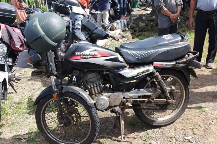 Sepeda motor yang terlibat dalam kecelakaan di Jalan Imogiri- Siluk, tepatnya di simpang tiga Padukuhan Dogongan, Kalurahan Sriharjo, Imogiri, Bantul. Rabu (29/3/2023)