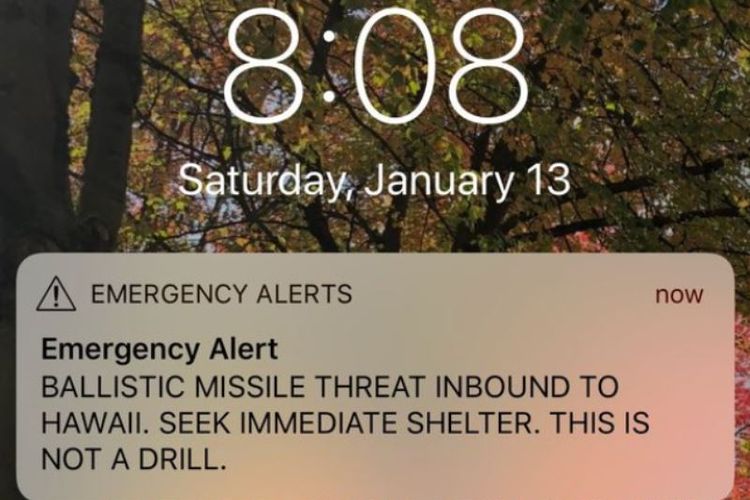 Peringatan serangan misil yang muncul di layar ponsel warga dan turis di Hawaii.