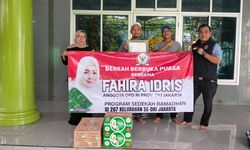 Salurkan Takjil di 267 Mushala di Jakarta, Fahira Idris: Momentum Silaturahmi dengan Warga