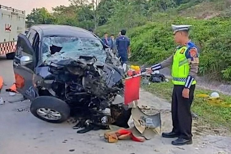 Pulang Liburan, Satu Keluarga Kecelakaan di Tol Terpeka, Empat Tewas