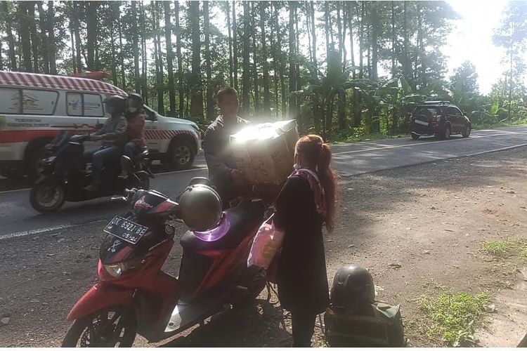Pemudik asal Jember yang mudik dari Pulai Bali  melewati jalur gumitir pada Rabu (27/4/2022) 