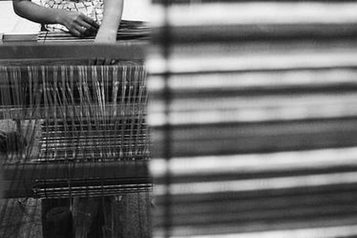 Pameran dapat menjadi sarana pemasaran yang efektif bagi para perajin agar produknya lebih dikenal publik. Perajin, misalnya, mengikuti Texcraft Pameran Tekstil dan Kerajinan Indonesia Kualitas Ekspor di Jogja Expo Centre (JEC), Yogyakarta, Rabu (9/7). Pameran berlangsung hingga 13 Juli 2008.  