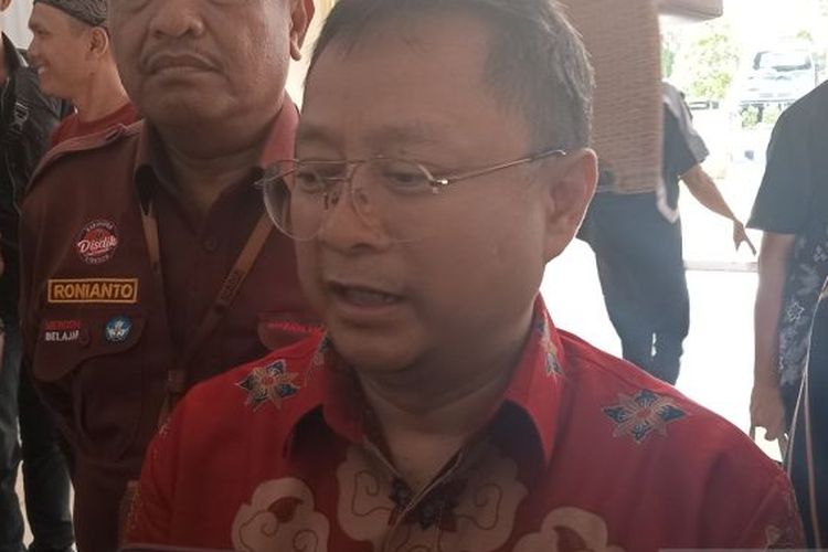 Dekan Fakultas Matematika dan Ilmu Pengetahuan Alam (FMIPA) ITB Prof Wahyu Srigutomo saat memberikan keterangan di Cirebon, Jawa Barat, Selasa (9/1/2024). 