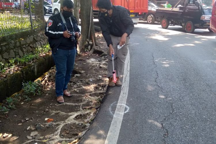 Polisi lakukan olah TKP di Jalan Sapi Perah, Pondok Ranggon, Jakarta Timur, Kamis (17/9/2020)