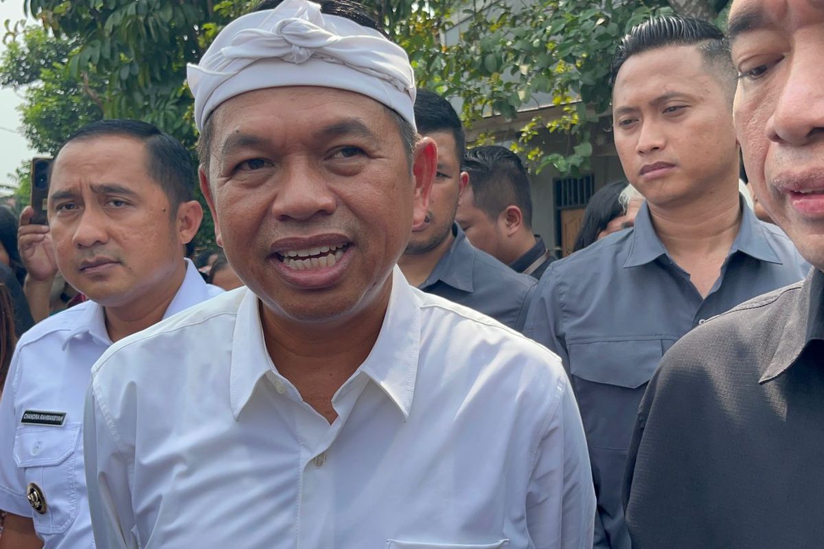 Gubernur Jawa Barat Dedi Mulyadi di Kampung Baru, Harjamukti, Cimanggis, Kota Depok, Kamis (8/5/2025).
