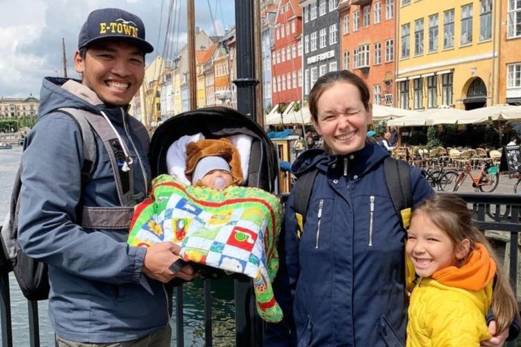 Benni dan keluarga saat tinggal di Denmark.