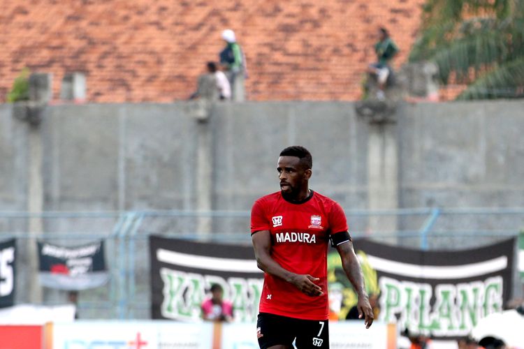 Pemain naturalisasi Madura United musim 2020, Greg Nwokolo.