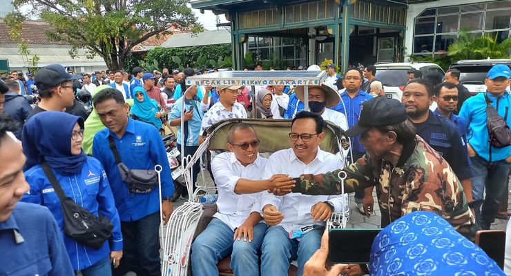 Sederet Aksi Unik Pendaftaran Bakal Calon Kepala Daerah di KPU, Naik Becak Listik dan Kepala Reog