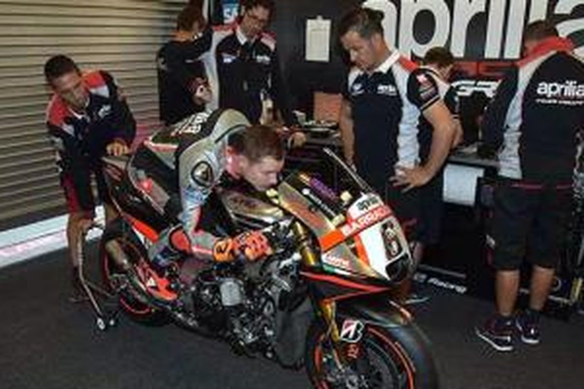 Stefan Bradl mengomentari performa Aprilia setelah debut.