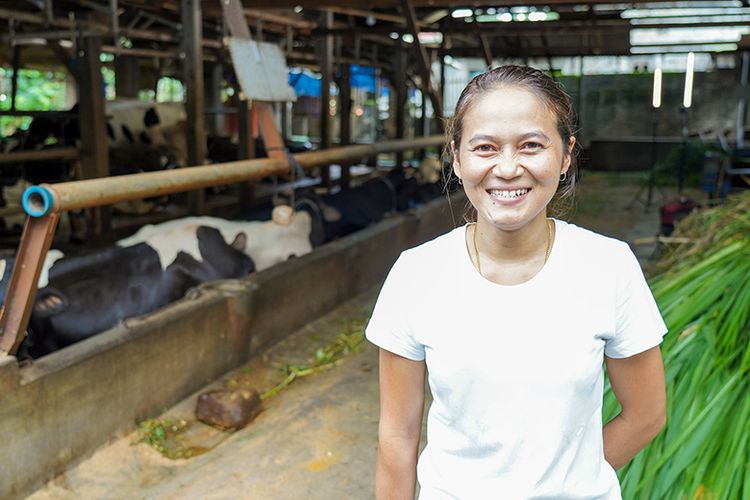 Salah satu peternak sapi perah lokal di Jawa Timur yang sukses menjalin kemitraan dengan Nestlé Indonesia.