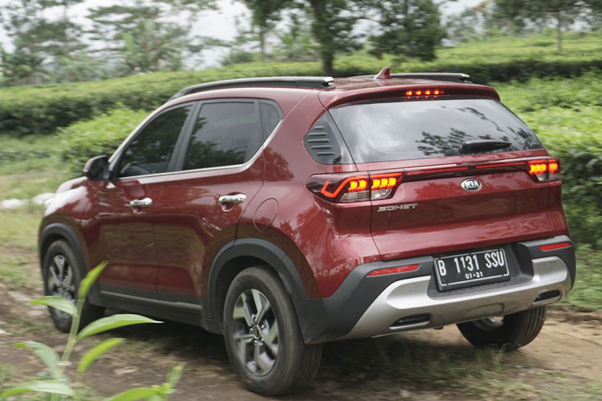 Review KIA Sonet ke luar kota. LSUV terbaru ini menawarkan beragam fitur yang bersaing di kelasnya