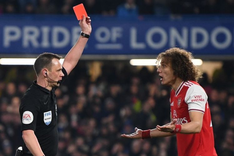 David Luiz saat mendapat kartu merah pada laga pekan ke-24 Liga Inggris antara Chelsea vs Arsenal di Stadion Stamford Bridge, Selasa 21 Januari 2020.