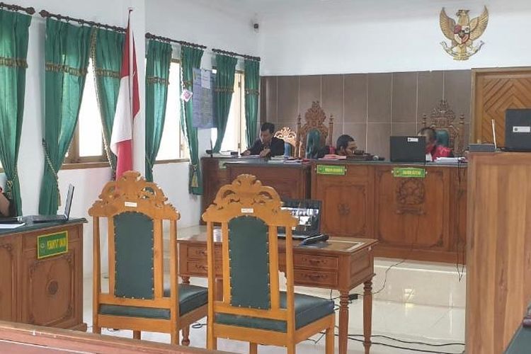 Suasana sidang putusan terdakwa ES di Pengadilan Negeri, Nunukan, Kaltara, Kamis (11/6/2020). 