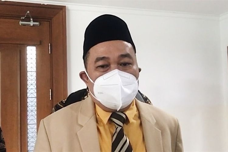 Koordinator Masyarakat Anti Korupsi Indonesia (MAKI) Boyamin Saiman ditemui di Pengadilan Negeri (PN) Jakarta Pusat, Senin (11/4/2022). MAKI mengajukan gugatan praperadilan pada Menteri Perdagangan (Mendag) Muhammad Lutfi atas pernyataannya terkait tersangka mafia minyak goreng. 