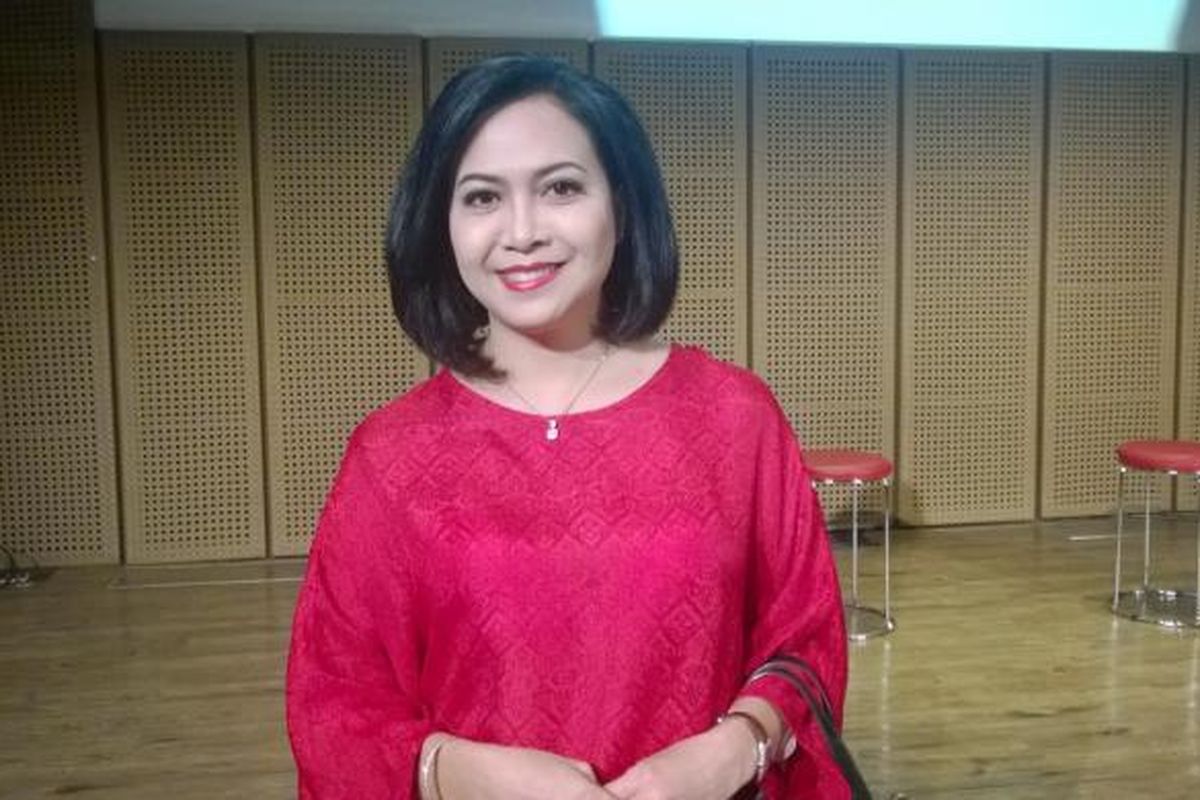 Penyanyi keroncong kenamaan Sundari Soekotjo diabadikan usai wawancara di Galeri Indonesia Kaya, Grand Indonesia, Thamrin, Jakarta Pusat, Rabu (21/10/2015).