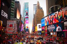 Ratusan Muslim Shalat Tarawih di Times Square New York, Kenalkan Islam yang Damai