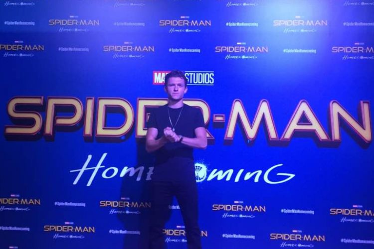Tom Holland dalam jumpa penggemar di acara karpet merah film Spider-Man: Homecoming di ArtScience Museum, Marina Bay Sands, Singapura, Rabu (7/6/2017). Dalam film itu, Tom berperan sebagai Peter Parker.