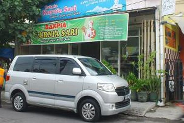 Outlet Bakpia Kurnia Sari di Jalan Glagahsari Yogyakarta.