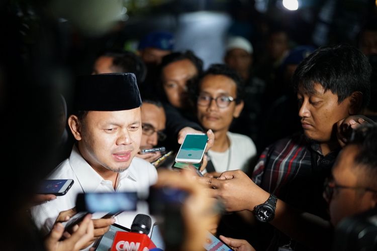 Wali Kota Bogor Bima Arya melayat ke kediaman Presiden ke-6 RI Susilo Bambang Yudhoyono (SBY) di Puri Cikeas, Bogor, Jawa Barat, Sabtu (1/5/2019).