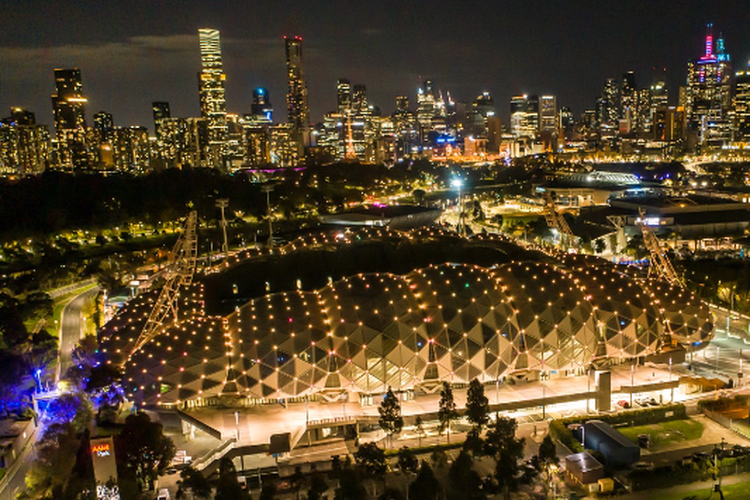 Tampilan stadion AAMI Park, di kota Melbourne, Australia ketika malam hari.