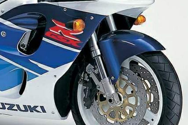 Suspensi upside down milik Suzuki GSX-R400 merupakan limbah moge yang banyak dipakai