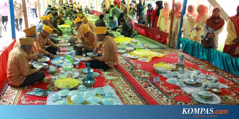 10 fenomena budaya Besurong Saprah Tradisi Budaya Makan Bersama Melayu 