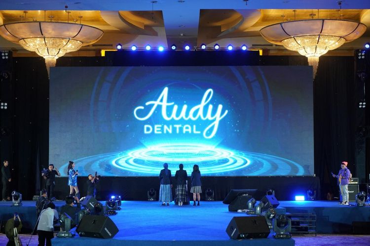 Board of Director (BoD) AUDY Dental memperkenalkan logo baru secara resmi pada AUDY Night Gala 2024.