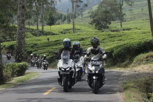 Posisi Kaki Saat Naik Motor Matik, Jangan Mengangkang