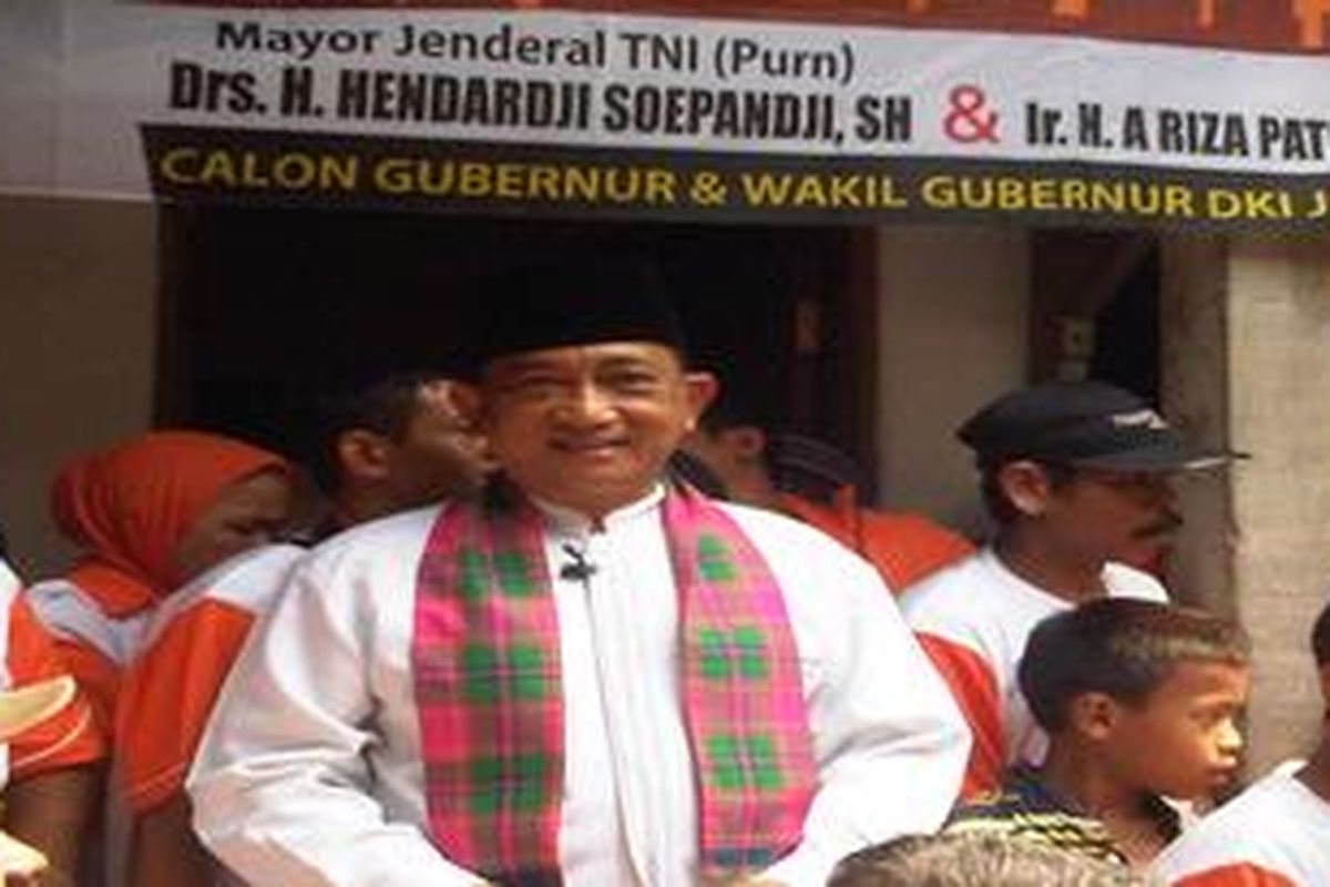Calon gubernur DKI Jakarta, Hendarman Supandji, sedang berkampanye di hadapan para pendukung dan masyarakat Tegal Parang, Kamis (28/6/2012), Jalan Tegal Parang Utara RT 07/05 Gg. BB